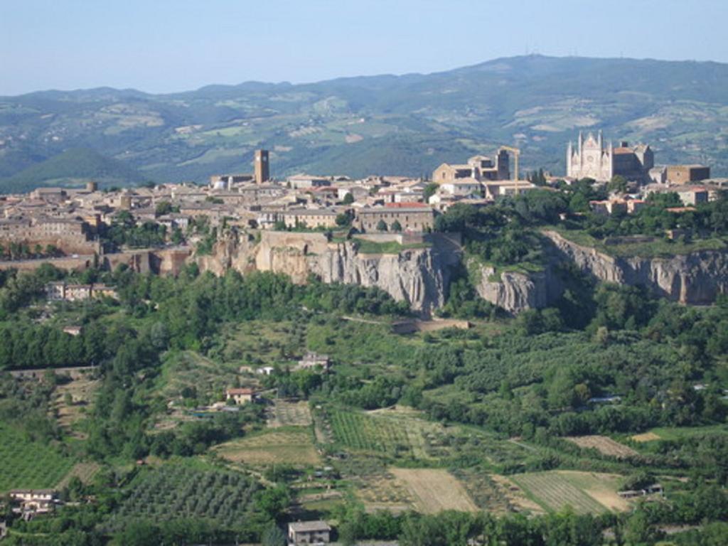 Hotel Valentino Centro Storico Orvieto Exterior foto